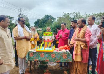 सिलौंडी के वंशकार परिवार ने भारत नगर में शिव धाम सेवा न्यास का भूमिपूजन किया