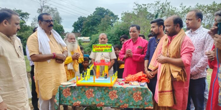 सिलौंडी के वंशकार परिवार ने भारत नगर में शिव धाम सेवा न्यास का भूमिपूजन किया