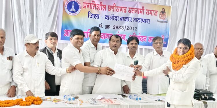 सतनामी समाज के दीपक घृतलहरे बने जिलाध्यक्ष  सुशील बंजारे सचिव एवं महेश्वरी कुर्रे बने जिला उपाध्यक्ष