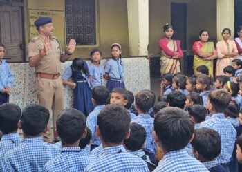 *पुलिस का मुस्कान अभियान* बुरी नीयत से कोई छुए तो जोर से चिल्लाओ, कोई लालच दे तो बहकावे में मत आओ