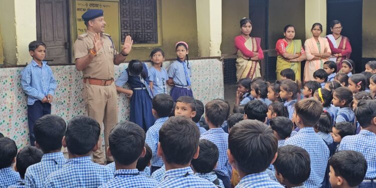 *पुलिस का मुस्कान अभियान* बुरी नीयत से कोई छुए तो जोर से चिल्लाओ, कोई लालच दे तो बहकावे में मत आओ