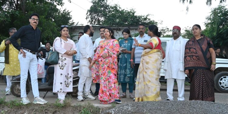 *महापौर श्रीमती सूरी ने कटाये घाट मेला आयोजन स्थल का किया निरीक्षण*  *मेला को स्वच्छ,आकर्षक एवं व्यवस्थित बनाने हेतु अधिकारियों को दिए निर्देश*