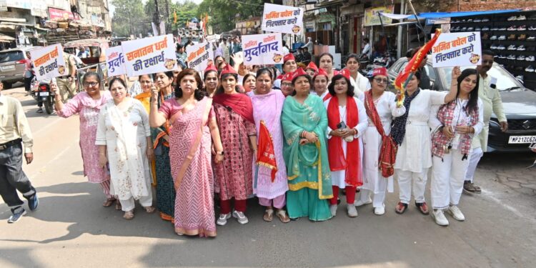 *अग्रसेन भगवान के अपमान पर निकले मौन जुलूस में शामिल होकर महापौर ने किया समर्थन*