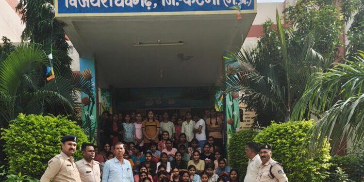 *💥मुस्कान विशेष अभियान के तहत 120बालिकाओ को कस्तूरबा गांधी बालिका छात्रावास विजय राघवगढ़ पुलिस ने सिखाया सुरक्षा का पाठ पढ़ाकर जागरूकता की दी रोशनीबाल सुरक्षा की ओर सशक्त कदम — विजयराघवगढ़ पुलिस ने चलाया ‘मुस्कान विशेष अभियान💥*