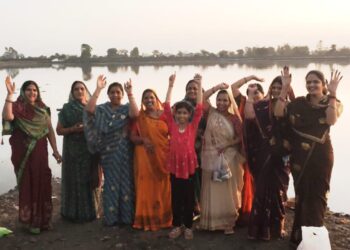 *देव दीपावली के पावन अवसर पर माता-बहनों ने किया दीपदान*