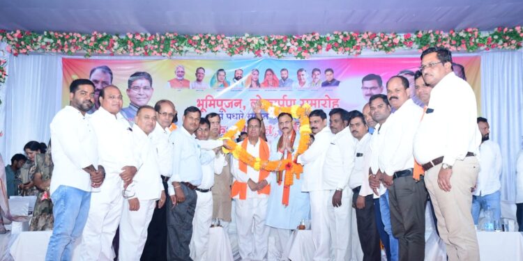 स्वास्थ्य मंत्री श्री श्याम बिहारी जायसवाल से सतनामी समाज के प्रतिनिधिमण्डल ने की मुलाकात