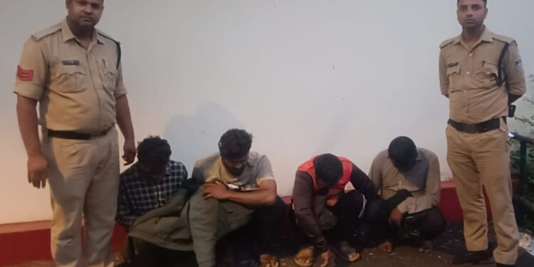 स्पंदना फाईनेंस बैंक स्लीमनाबाद में पैसो की धोखाधड़ी कर गबन करने वाले आरोपियो को स्लीमनाबाद पुलिस ने गिरफतार कर भेजा जेल