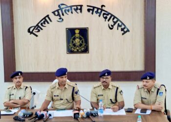 मोटरसाइकिल से 2.50 लाख रुपए नगदी से भरा थैला चुराने वाले बदमाश अमित सासी को राजगढ़ से पुलिस ने किया गिरफ्तार…!वीडियो