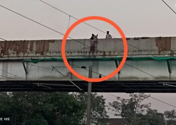 ठेकेदार की मनमानी,,जान हथेली पर लेकर मजदूर कर रहे काम,,,,