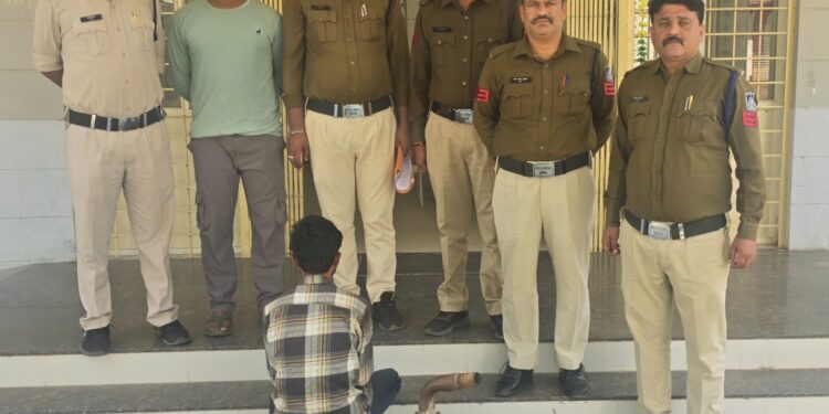 सबमर्सिबल मोटर पंप चोरी के मामले का आरोपी पुलिस की गिरफ्त मैं,,,