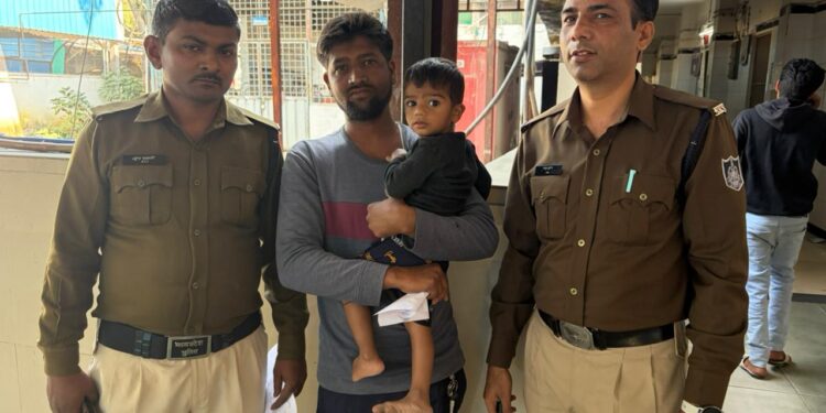 कटनी जिला अस्पताल में 2 साल का बच्चा हुआ गुम, कोतवाली पुलिस ने कुछ ही देर में सकुशल किया बरामद