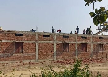 अधिकारियों की मिलीभगत से भ्रष्टाचार की भेंट चल रहे ,नवीन पंचायत भवन,,