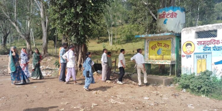 *तामिया ग्राम पंचायत का कारनामा: जांच दल सामने खुल रही भ्रष्टाचार की पोल*  *शौचालय की स्वीकृत राशि से बना दिया पेशाबघर*