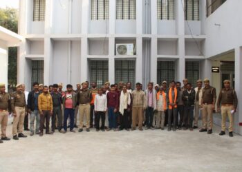 पुलिस अधीक्षक कन्नौज विनोद कुमार के द्वारा वांछित/वारंटी अभियुक्तों की गिरफ्तारी अभियान के अन्तर्गत जनपद कन्नौज पुलिस द्वारा 24 घण्टे के अन्दर 27 वारंटी अभियुक्तों को किया गया गिरफ्तार ।*