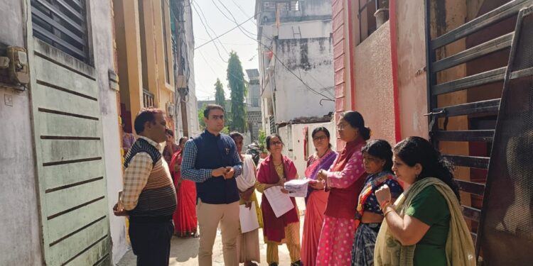 *पांढुर्णा में मतदाता सूची विशेष गहन पुनरीक्षण अभियान 2026 के अंतर्गत अधिकारियों ने किया वार्डों का निरीक्षण*