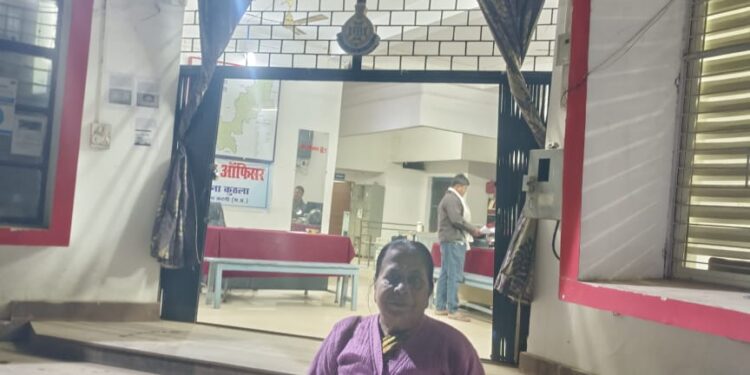 महिला को झांसा देकर दो बदमाशों ने छीने सोने-चांदी के आभूषण, 80 हजार का नुकसान