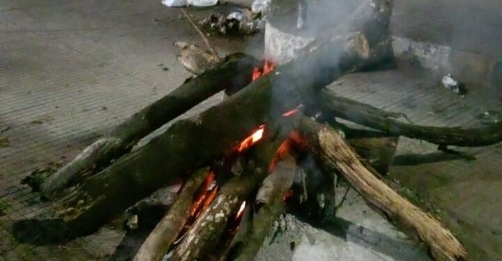 *सार्वजनिक स्थानों में नगरपालिका ने की अलाव की व्यवस्था*