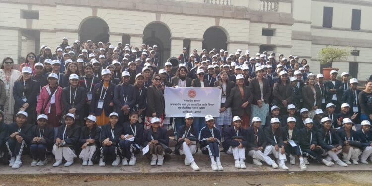 आदिवासी विकासखंडों के प्रतिभाशाली विद्यार्थियों ने भारत दर्शन कार्यक्रम में बढ़ाया जिले का गौरव