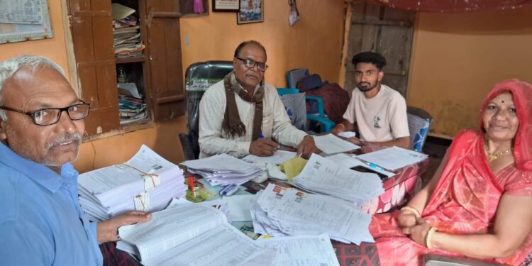 ग्राम मोहनपुर के मतदान केन्द्र 32-33 पर फाइनली हंड्रेड परसेंट टारगेट अचीव कर लिया…!