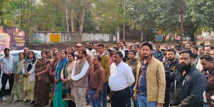 ग्राम रोजगार सहायक और सचिव कर्मचारी संघ ने सोपा ज्ञापन,,