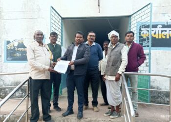 धान खरीदी केन्द्र ग्राम पंचायत डांग में यथावत किये जाने को लेकर किसानों ने सोपा ज्ञापन,,,
