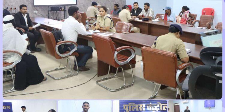 *प्रत्येक मंगलवार आयोजित जनसुनवाई में आम नागरिकों ने रखी अपनी समस्याएं, पुलिस अधीक्षक ने दिए त्वरित कार्यवाही के निर्देश*