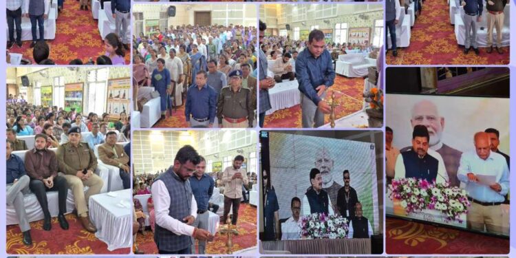 *राष्ट्रगीत’ वन्दे मातरम्’ के 150वें स्मरणोत्सव का जिले भर में हुआ आयोजन*  *जिला स्तरीय कार्यक्रम राजमाता सिंधिया शासकीय गर्ल्स कॉलेज में आयोजित*