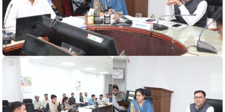 पंचायतों को जलप्रदाय योजनाओं को हैंडओवर करने में हो नियमों का पालन- कलेक्‍टर  कलेक्‍टर श्री तिवारी ने जिला जल एवं स्वच्‍छता समिति की बैठक में अधिकारियों को दिये निर्देश