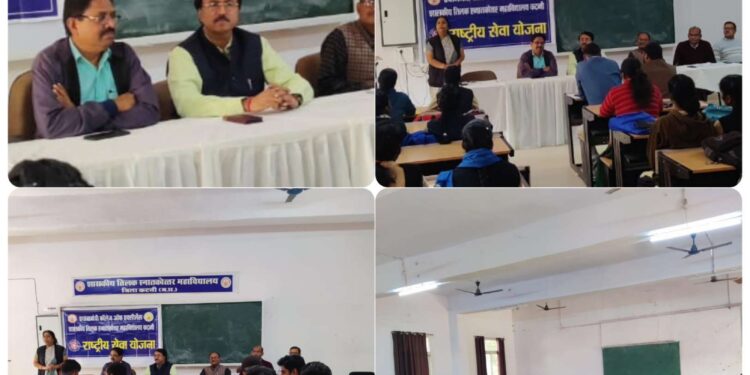 एसडीएम श्री चतुर्वेदी ने विद्यार्थियों को दी एसआईआर की जानकारी