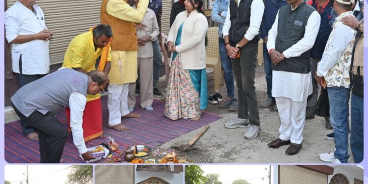 महापौर सूरी ने किया डामरीकरण कार्यों का भूमिपूजन, नागरिकों को मिलेगी बेहतर सड़क सुविधा        शिवाजी व इंदिरा गांधी वार्ड में 31 लाख के डामरीकरण कार्यों का भूमिपूजन क्षेत्रीय पार्षद व जनप्रतिनिधियों की मौजूदगी में संपन्न        नगर के विकास को मिली नई गति