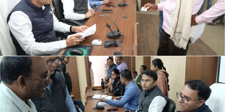 कलेक्टर श्री तिवारी ने जनसुनवाई में सुनीं 110 आवेदकों की समस्यायें, अधिकारियों को दिये निराकरण के निर्देश