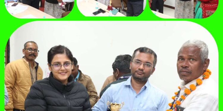 *बेहतर कार्य करने वाले 20 बीएलओ व सहयोगी सहित 40व्यक्ति हुए सम्मानित*  *निगमायुक्त ने स्मृति चिन्ह,पेन,डायरी और प्रशस्ति पत्र देकर किया सम्मानित*.