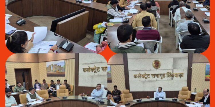 *कलेक्टर श्री नारायन ने की रासायनिक खाद वितरण की विस्तृत समीक्षा*  *किसानों की मांग के अनुरूप समय पर रासायनिक खाद की उपलब्धता किसी भी स्थिति में बाधित न हो- कलेक्टर श्री नारायन*