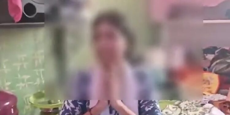 शर्मनाक मामला महिला पर पति के भाई के साथ सोने का दबाव डाला गया, 10 दिनों तक कमरे में बंद रखा गया