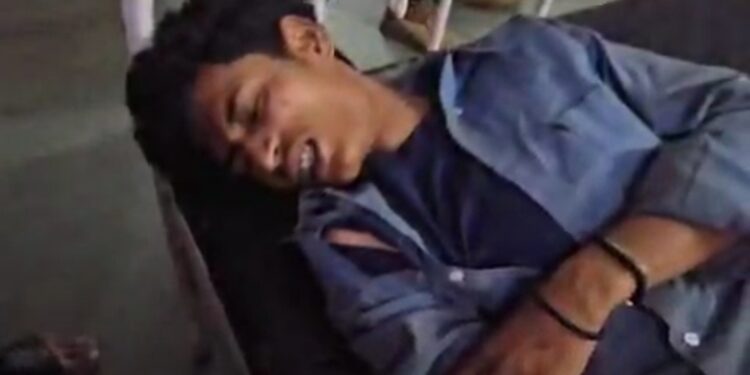 🚨 कटनी में दर्दनाक सड़क हादसा: ट्रक की टक्कर से युवक गंभीर रूप से घायल, पैर का अंगूठा अलग हुआ