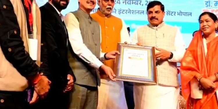 मोहन सरकार का बड़ा कदम—अब पंचायतों के पास पहुंचेगी व्यवस्था आत्मनिर्भर पंचायत मिशन लॉन्च: सरपंचों को 25 लाख तक खर्च की छूट वॉटर शेड सम्मेलन में विकास का मंत्र: मजबूत पंचायत, सशक्त मध्यप्रदेश