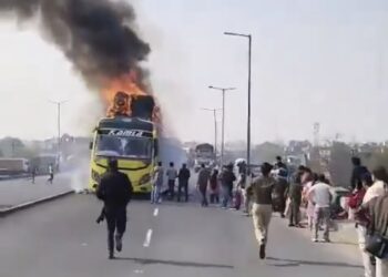 बड़ा हादसा टला, दो  पुलिस जवान बने 43 यात्रियों की जान के रक्षक