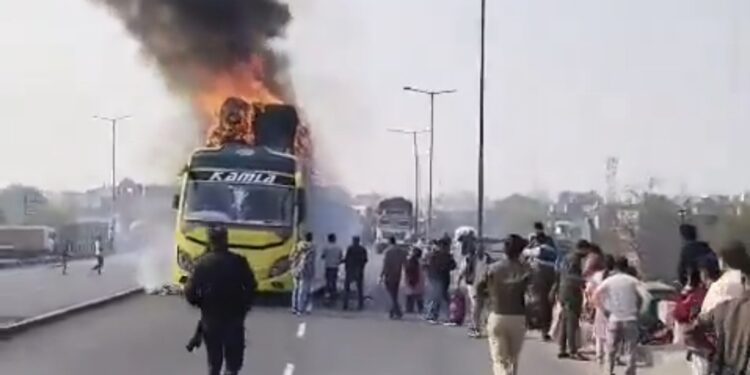 बड़ा हादसा टला, दो पुलिस जवान बने 43 यात्रियों की जान के रक्षक