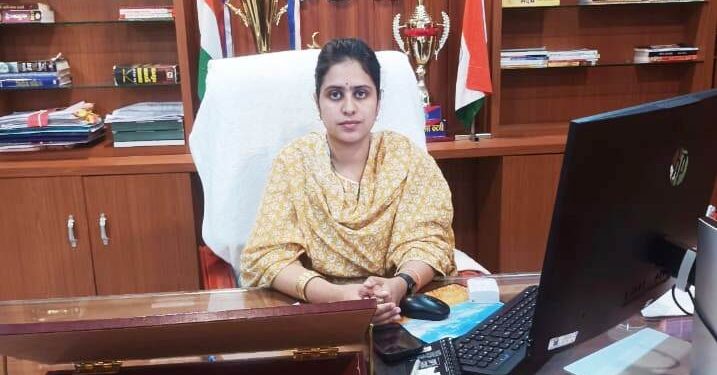 सुश्री कौर ने अधिकारियों को निर्धारित समय एवं स्थान पर अद्यतन जानकारी के साथ उपस्थित होने दिए निर्देश