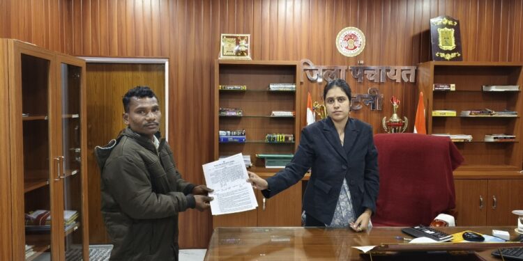 जिला पंचायत की सीईओ सुश्री कौर ने राकेश सिंह को “ग्राम पंचायत सचिव”  पद पर भर्ती का नियुक्ति आदेश सौंपा  सेवाकाल के दौरान पिता के आकस्मिक निधन पर आश्रित सदस्य को मिली अनुकंपा नियुक्ति, सुश्री कौर ने जनपद रीठी के देवरी कला में की पदस्थापना