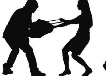 सोशल मीडिया पर दबदबा बनाने के लिए ‘गर्ल्स गैंग’ का खेल, 1 महिला गिरफ्तार, 2 नाबालिग बालिका सुधार गृह भेजी गईं VIDEO