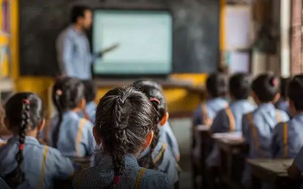 जबलपुर स्कूल में छात्र से अभिवादन को लेकर विवाद, परिजनों व संगठनों ने की कड़ी आपत्ति
