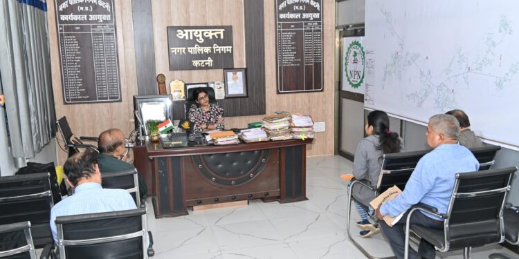 निगम में प्रतिमाह होने वाले विद्युत खपत को कम करने हेतु कारगर उपायों पर प्राथमिकता से करें अमल- निगमायुक्त सुश्री परिहार