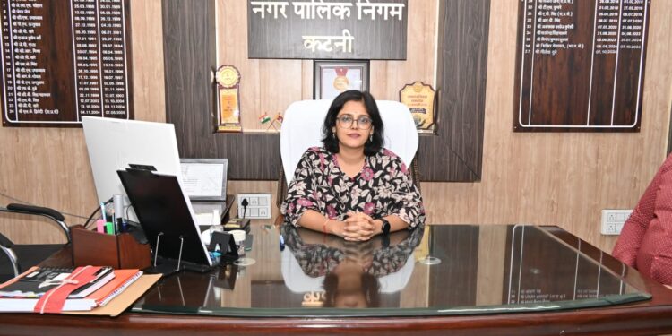 निगमायुक्त तपस्या परिहार ने प्रातः से फील्ड में पहुंचकर शहर की सफाई व्यवस्था का ले रहीं जायजा  लापरवाही करने वाले दो वार्ड दरोगा को जारी होगा कारण बताओ नोटिस