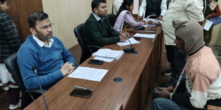 जनसुनवाई में अधिकारियों ने सुनीं 137 आवेदकों की समस्‍यायें,  दिये निराकरण के निर्देश