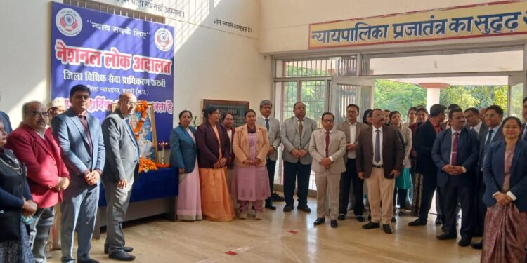 नेशनल लोक अदालत में आपसी समझौते से हुआ पारिवारिक राजीनामा