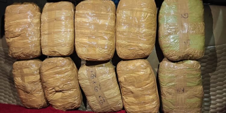 *क्राईम ब्रांच एवं ओमती पुलिस की संयुक्त कार्यवाही* *मादक पदार्थ गांजा के कारोबार में लिप्त 2 आरोपी पुलिस गिरफ्त में,* *9 किलो 842 ग्राम गांजा कीमती लगभग 5 लाख रूपये का जप्त*