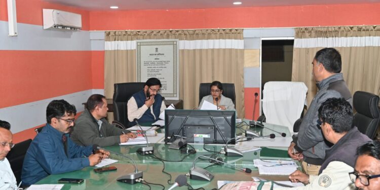*निगमायुक्त तपस्या परिहार ने राजस्व वसूली प्रगति की, की समीक्षा* *आपसी समन्वय स्थापित कर वसूली कार्य में फोकस करने अधिकारियों कर्मचारियों को दिए निर्देश* *लोक अदालत के पूर्व शत-प्रतिशत बिलों को हो वितरण – निगमायुक्त*