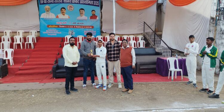 *राज्य स्तरीय शालेय क्रिकेट प्रतियोगिता : दूसरे दिन भी जिले के तीन खेल मैदानों में खेले गए क्रिकेट मैच*