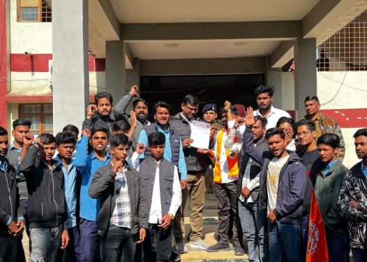 आई.टी.आई. एन.के.जे. में बुनियादी सुविधाओं के सुधार को लेकर ABVP ने सौंपा प्राचार्य को ज्ञापन